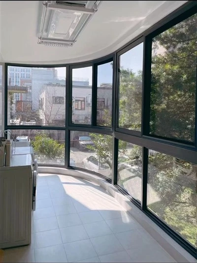 Καμπυλωτός τοίχος κουρτινών